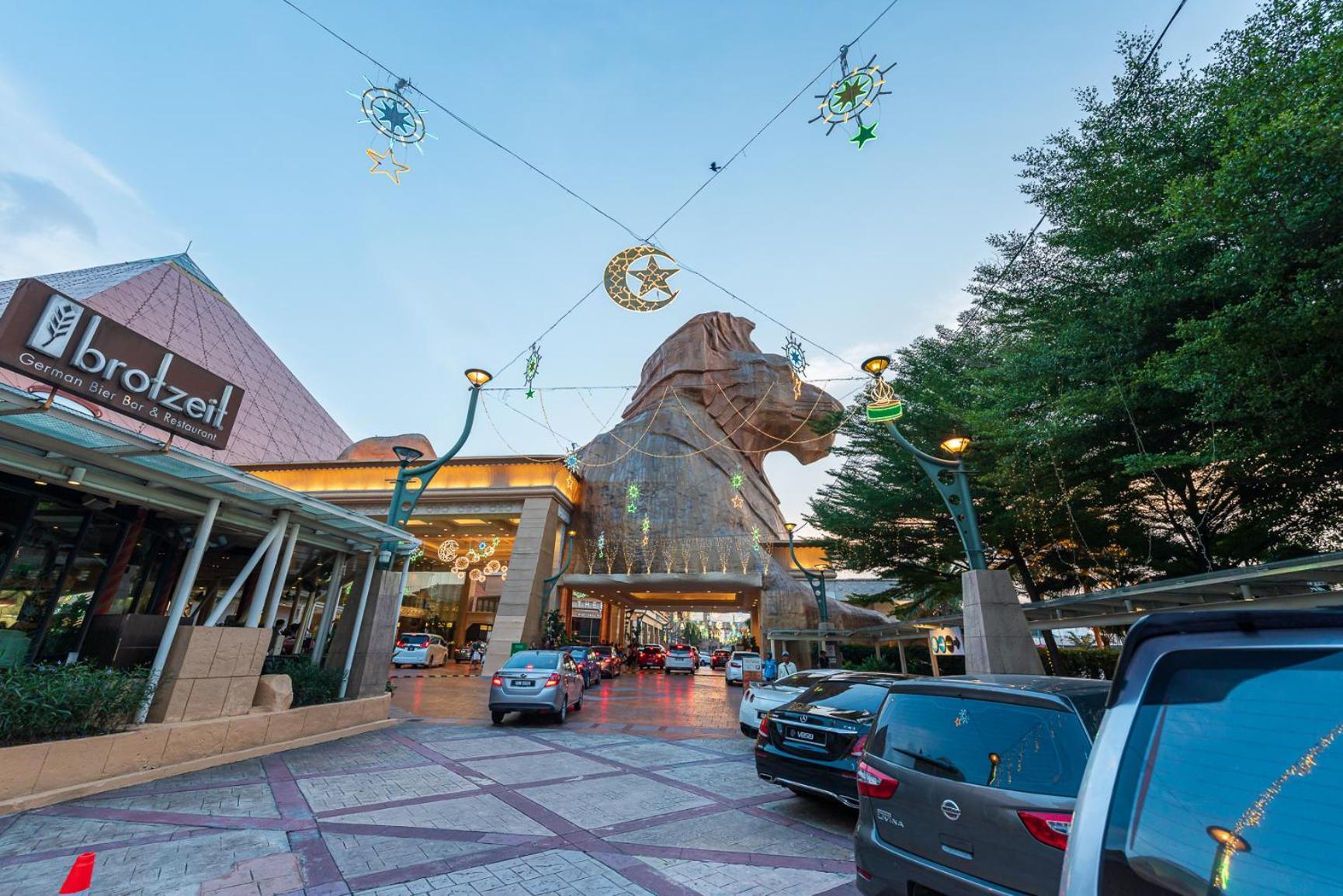 Sunway #29 1- 6paxs Sunway Lagoon Pyramid *