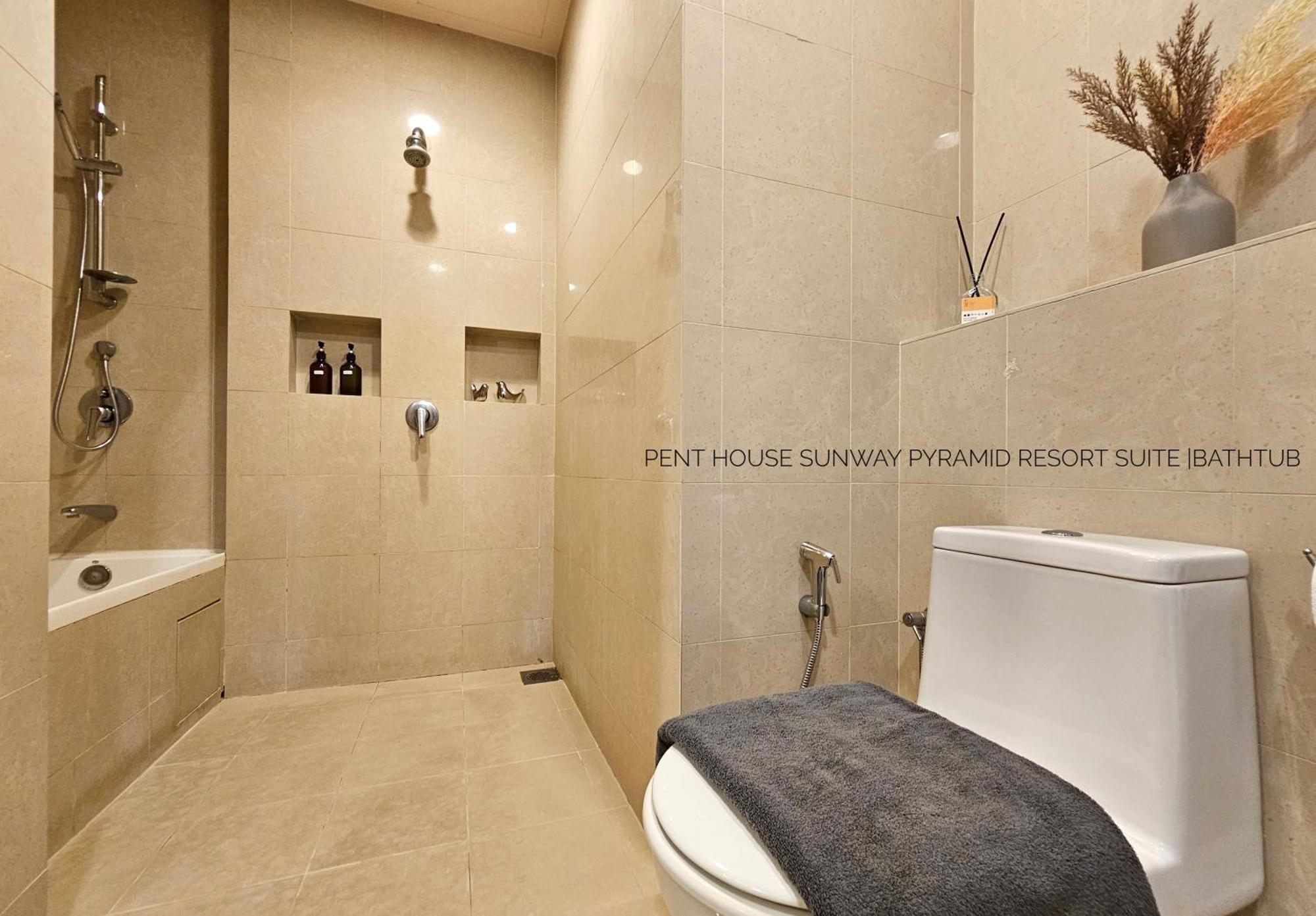 Sunway #29 1- 6paxs Sunway Lagoon Pyramid Apartment *